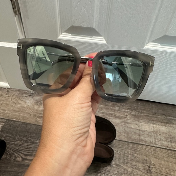 Tom Ford Gray Sunglasses BNWT - Picture 2 of 7